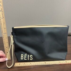 BÉIS waterproof bag with snap wristlet